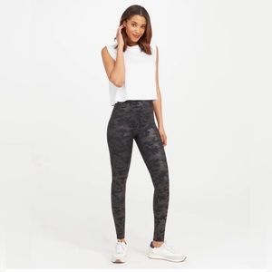 Spanx Faux Leather Camo Leggings Matte Black size small